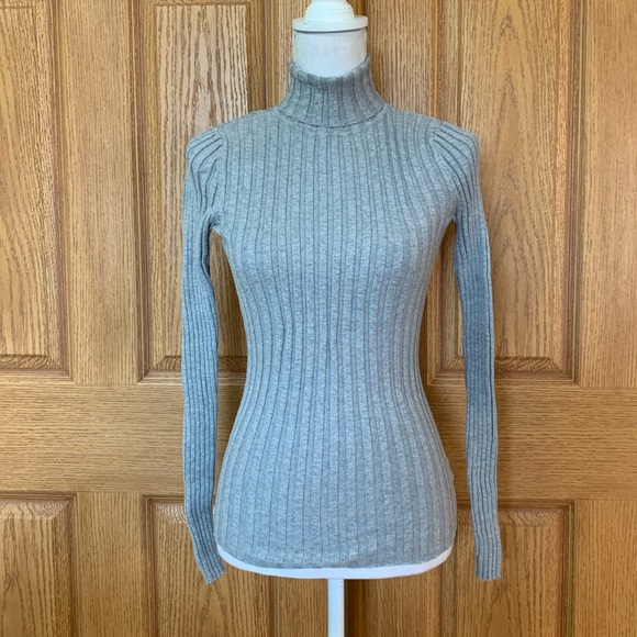 Athleta Tops - Athleta Ribbed Long Sleeve Gray Turtleneck XS